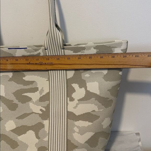 Rothy's | The Essential Tote | khaki camo large tote- retired - Picture 10 of 14